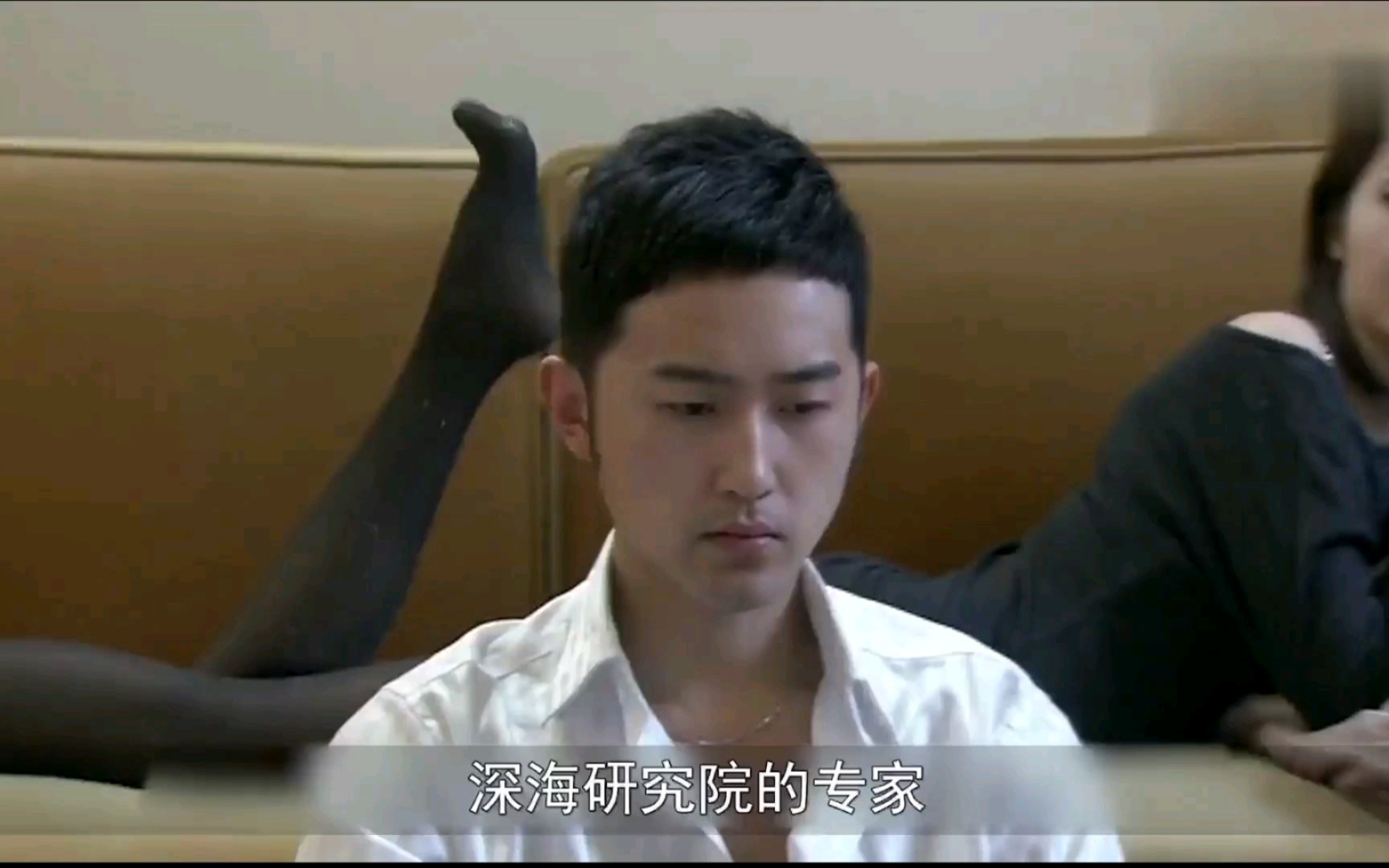 黑丝美女间谍用美人计，勾引专家套取情报