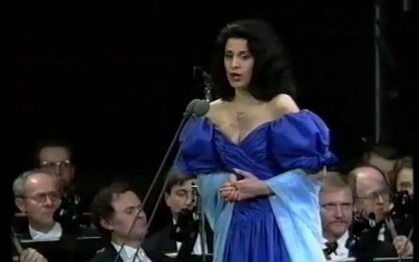 Angela Gheorghiu sings "Tu che di gel sei cinta " from Turandot (1994)
