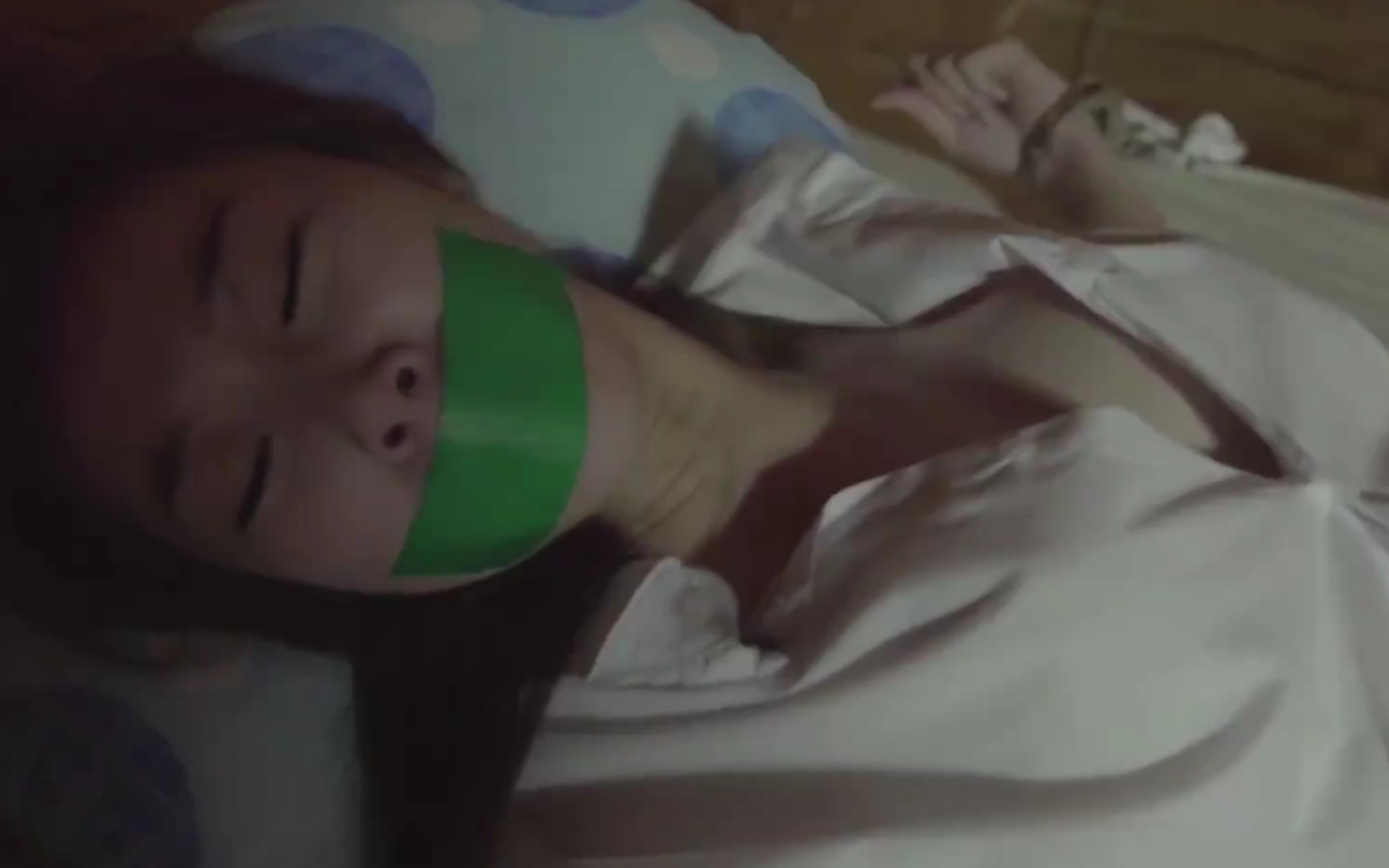手脚被绑打扑克是种什么体验？