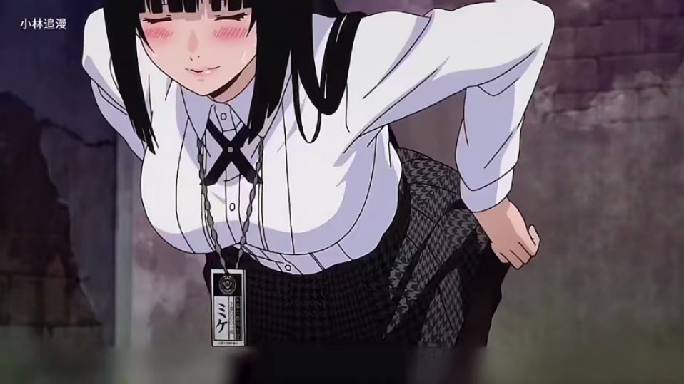 猥琐男想要侵犯学姐，学姐便脱掉自己的衣服
