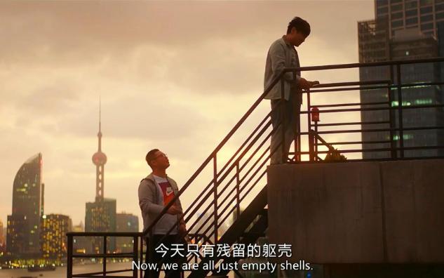 飞驰人生魏翔跟沈腾唱震音版的光辉岁月，这个粤语开口我就憋不住了