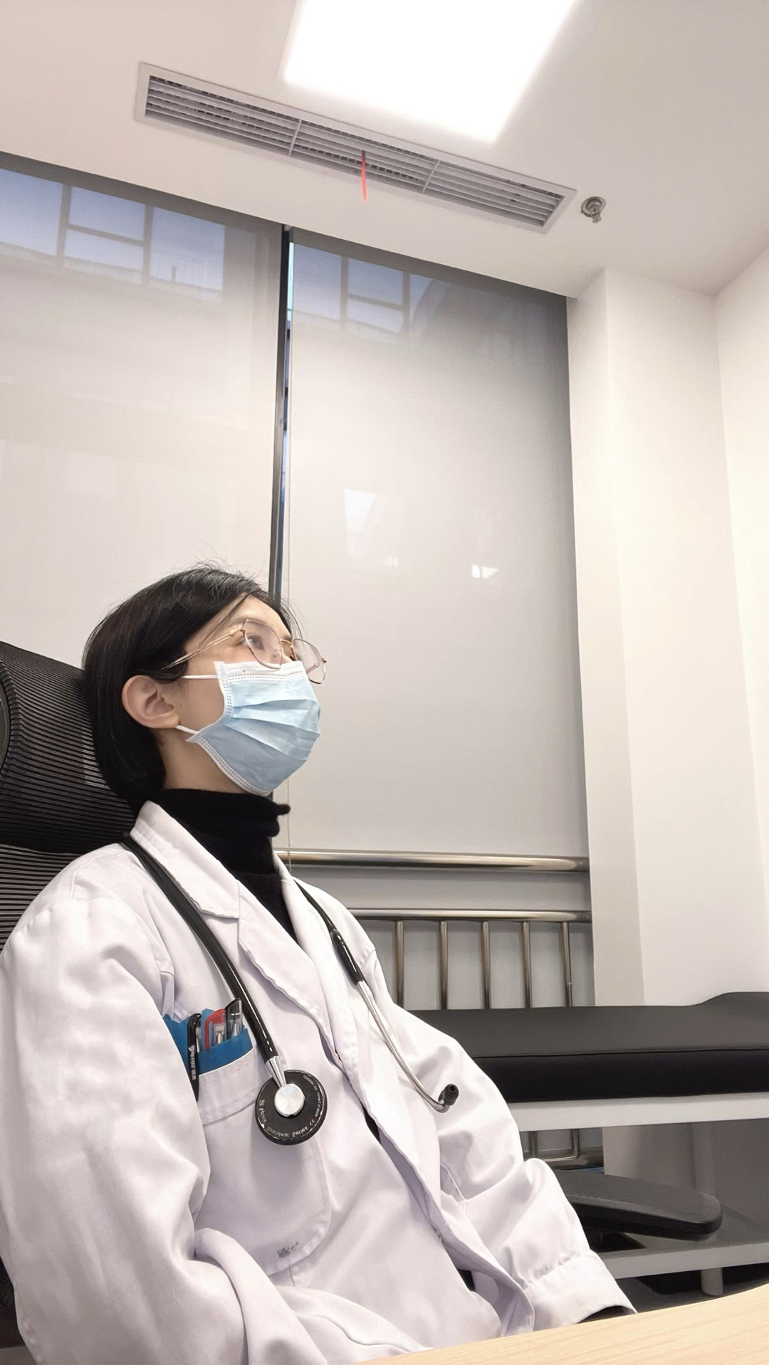 看我脱离“夜班”一年的变化2025.8.1，从三甲辞职回诊所的那天我给自己按下了“重启键”到现在，整整一年没再值过夜班了连续7年轮夜班睡眠像坐过…
