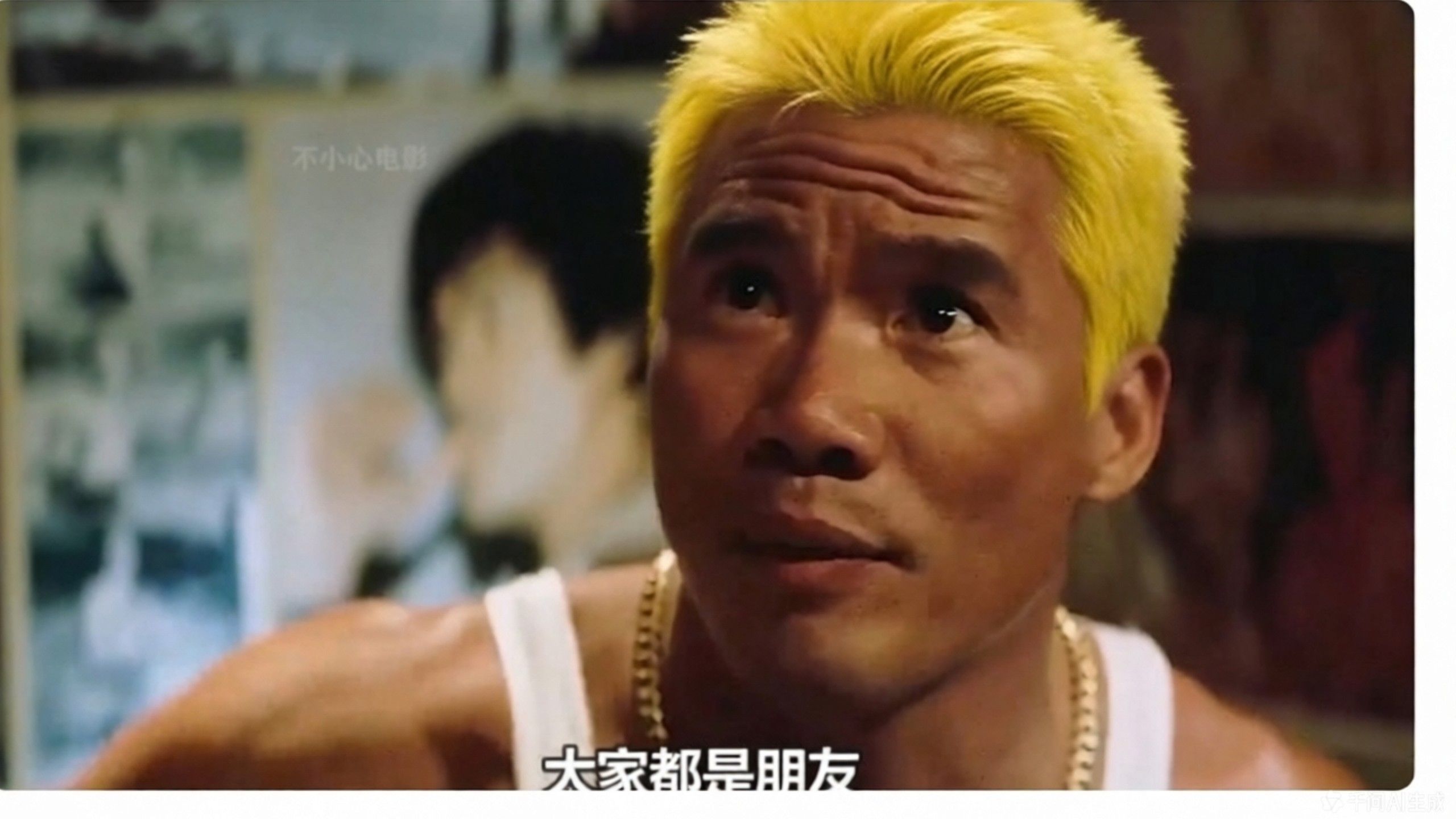 ＂生藩哥原来是你呀，害得我以为家里有个黑人呢，差点没把我吓死了!＂，一口气看完经典港片《新英雄本色》