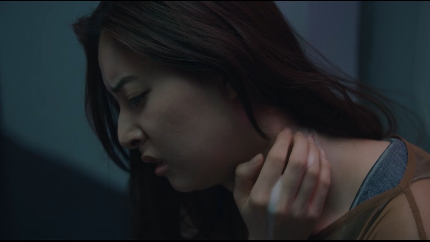 《不方便的记忆》：在交欢时察觉异常，男人狠狠刺向美丽的妻子，仅仅是因为说了不该说的话？