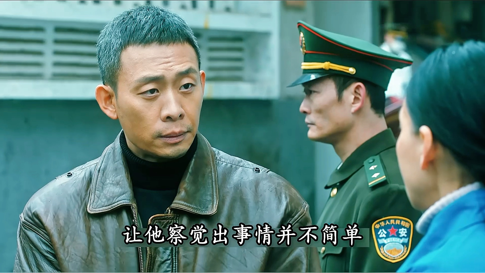 “老刑警在勘察凶案现场时，意外发现 本该每天被运走的垃圾，此刻竟依旧堆在原地，而警方发现的人体碎块，恰恰就藏在这堆垃圾里！”