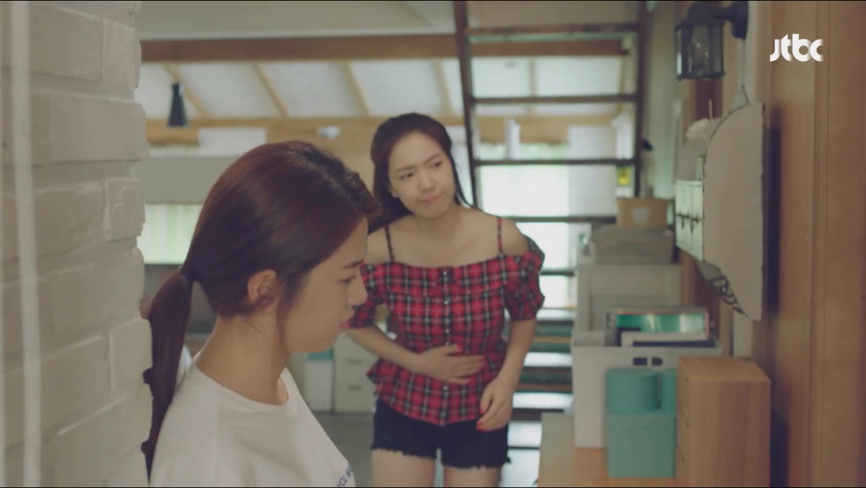 美女争相厕所