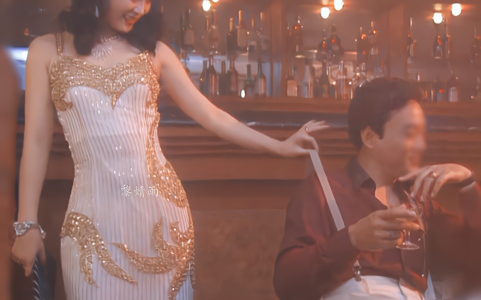 “我是交际花又不是贞洁烈女，风骚本就是我的本钱。”