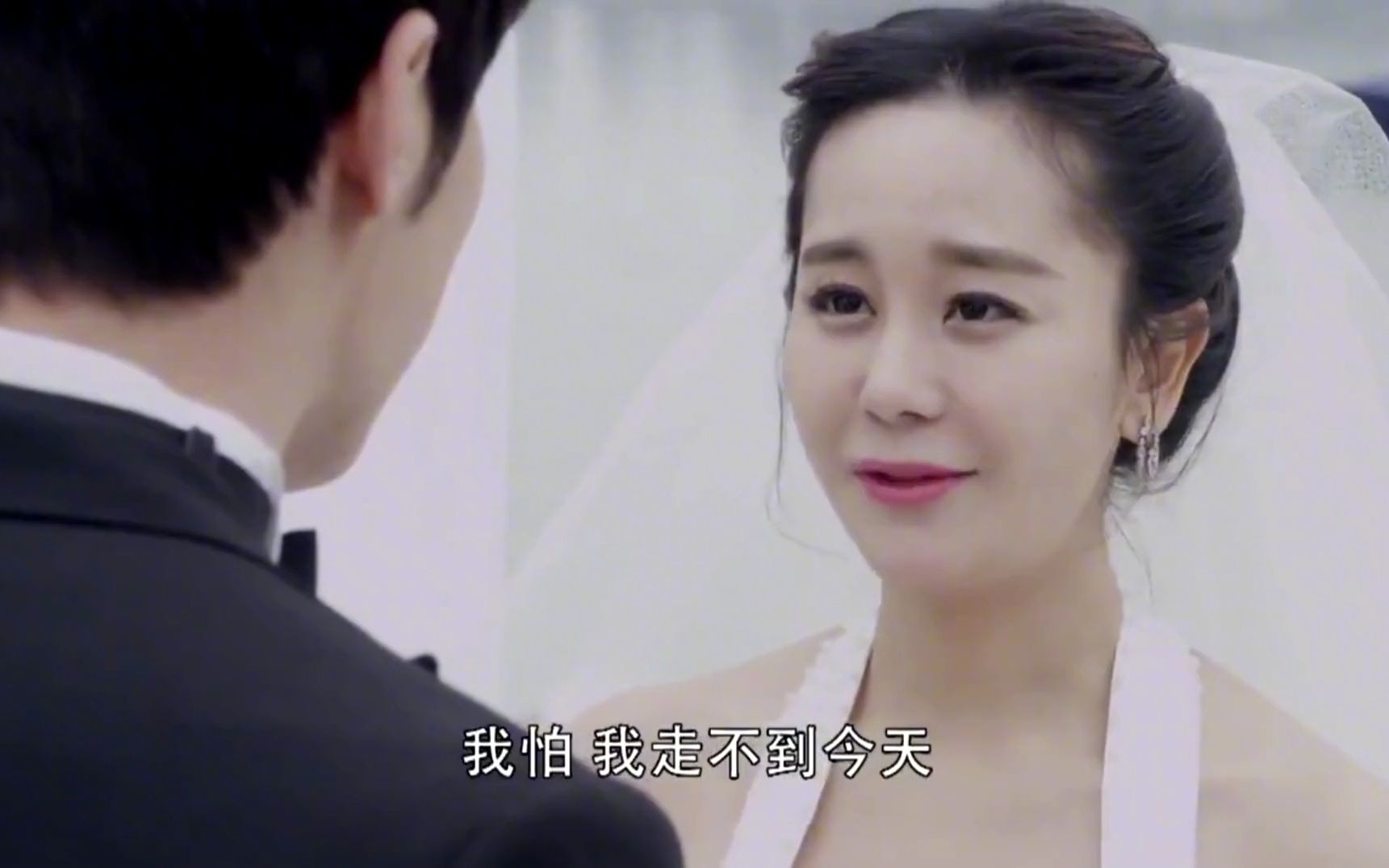 拥抱幸福：相爱的两人终于走到了一起，皆大欢喜，简直太幸福了！
