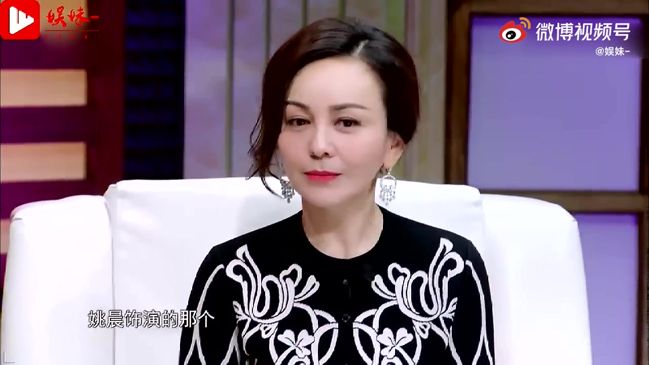吴越跪在瑜伽垫上给姚晨配音，演技太炸了，一开嗓惊艳全场嘉宾