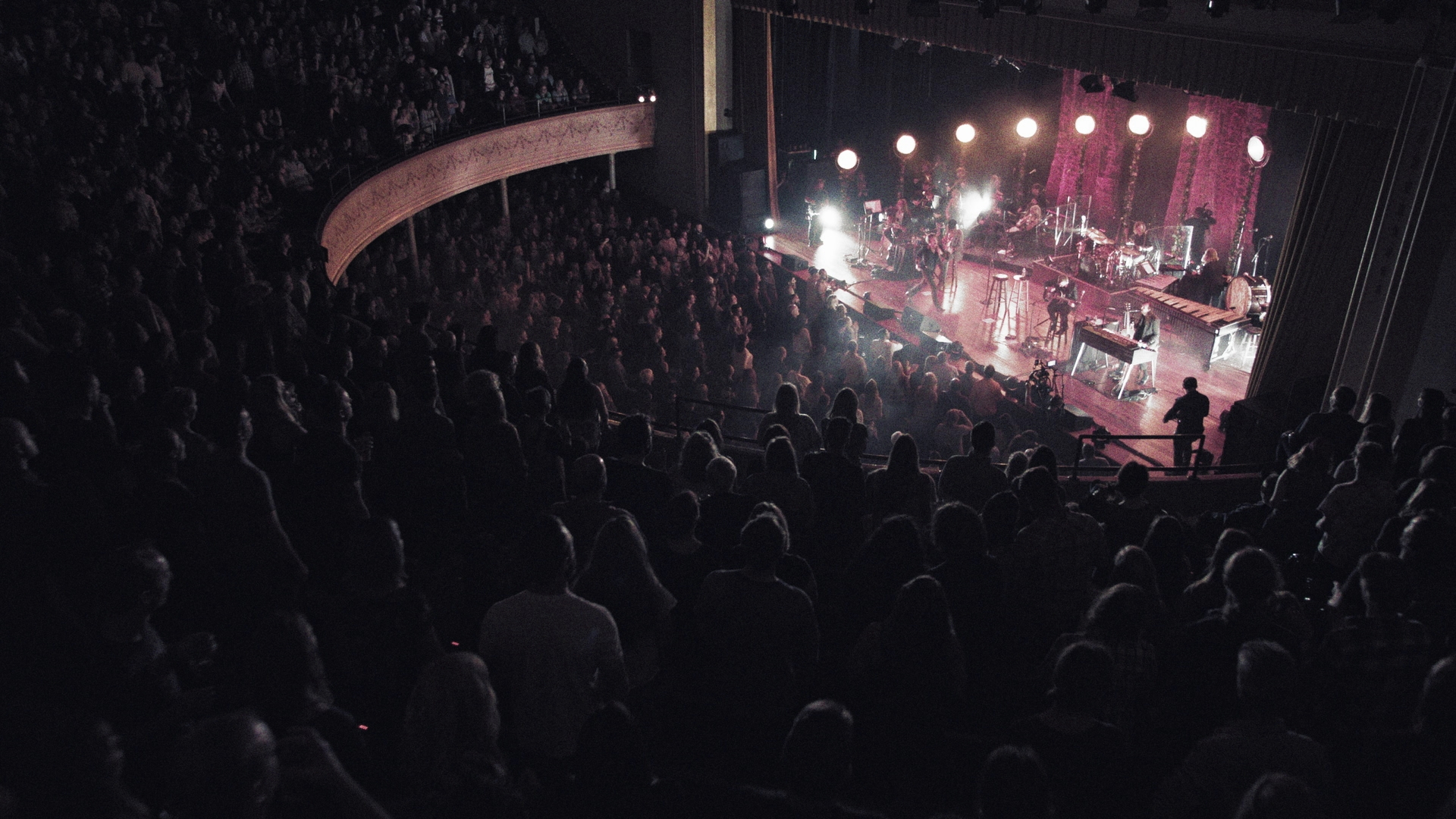Cold Cold Cold (Unpeeled (Live Video)) - Cage The Elephant