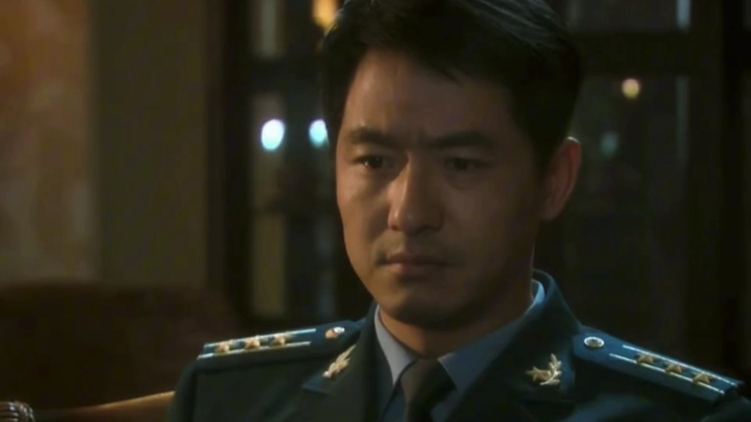 “妻子想离婚，丈夫却不同意还搬出婚姻法”