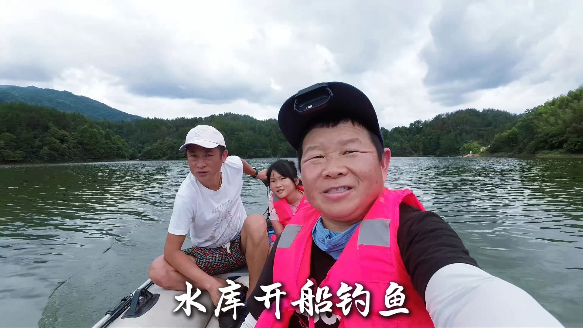 皮艇都接灰了，老男孩跟大表哥拉去水库钓鱼，又是爆扣的一天