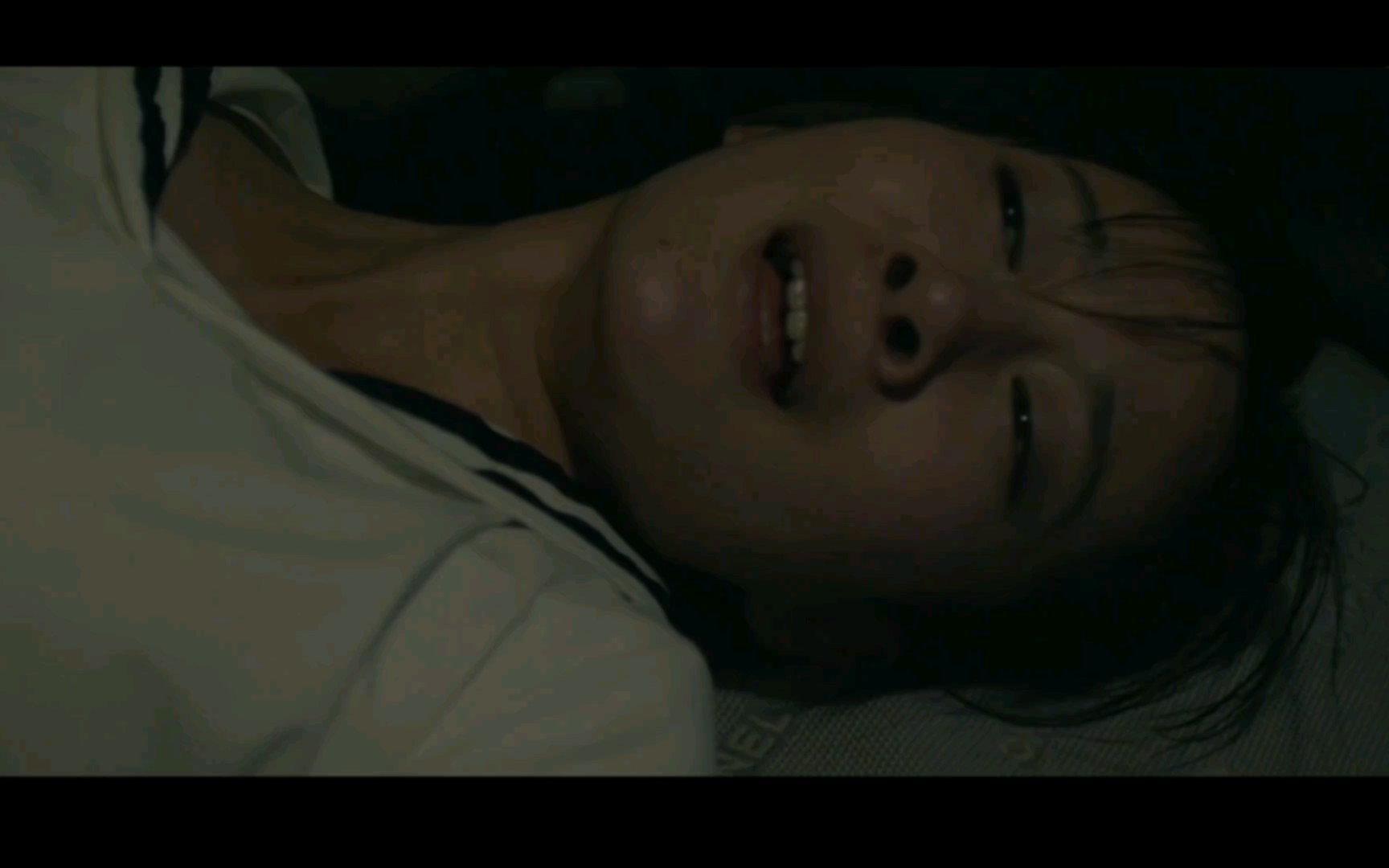 女孩深夜搭车，却被司机强奸…