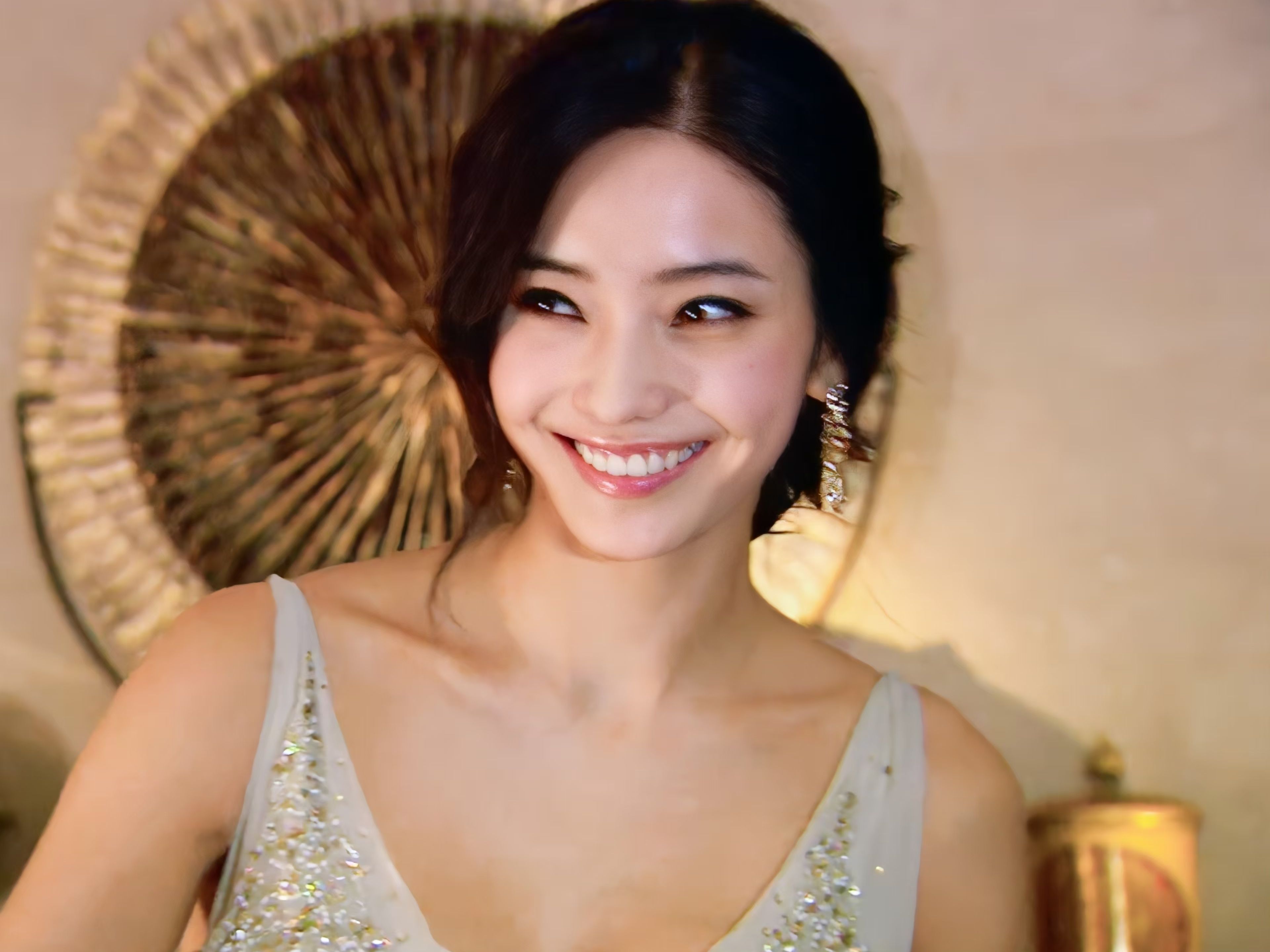 这简直就是初恋白月光的具象化