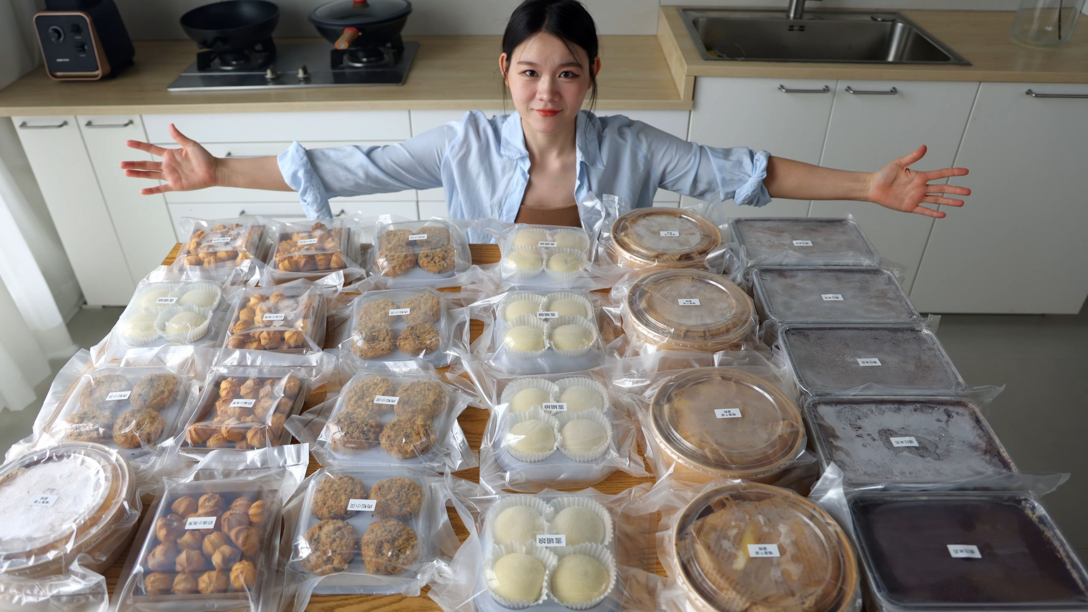 给妹妹做了3箱甜品寄过去，让她过过甜食瘾