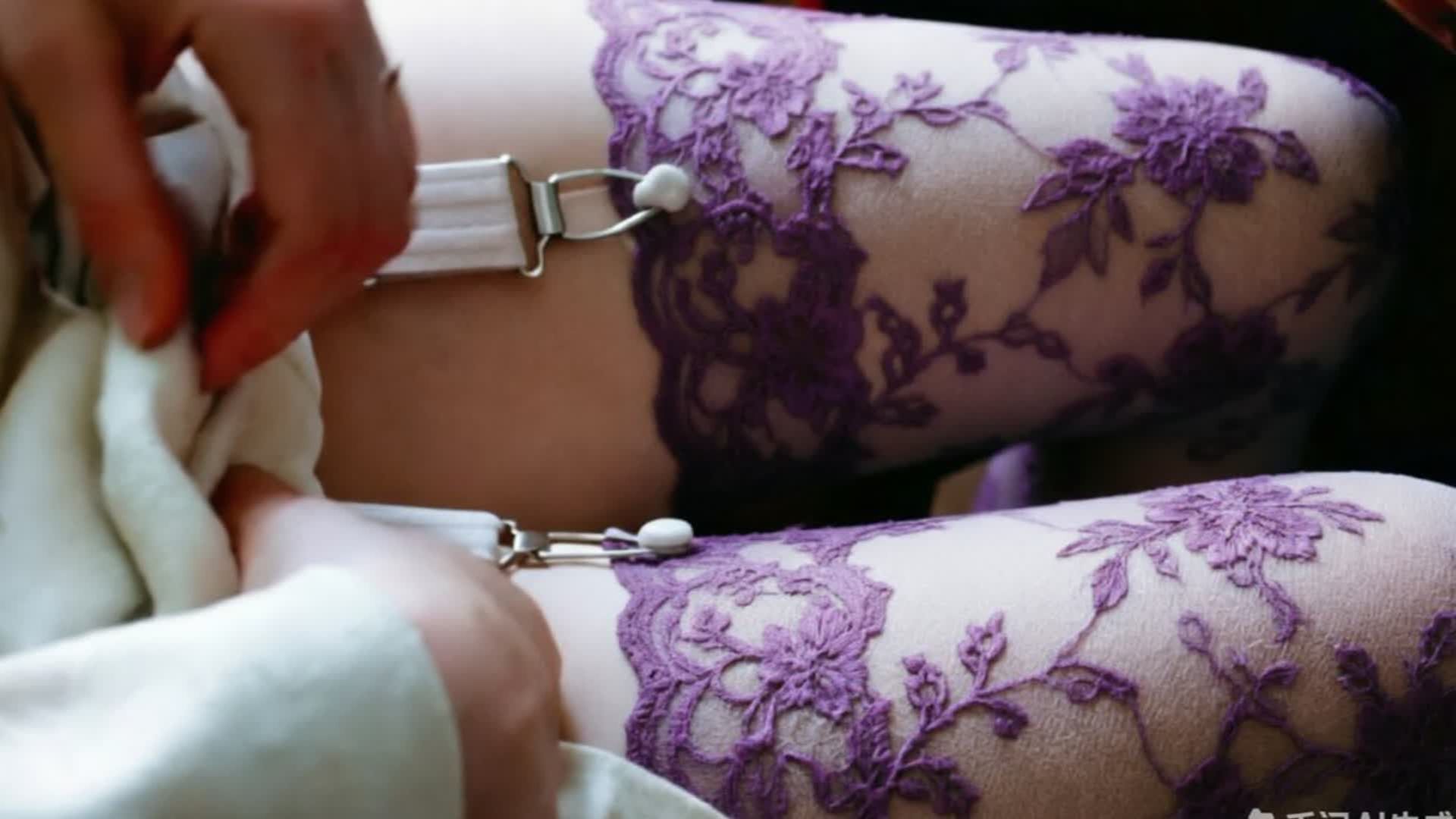 女老师偷偷撩起裙子，男学生立刻就明白她的暗示《教室别恋》马克龙：这电影点我呢