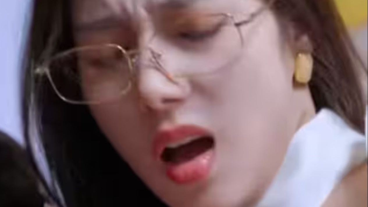 “谁叫你这么用力的，骨头都散架了