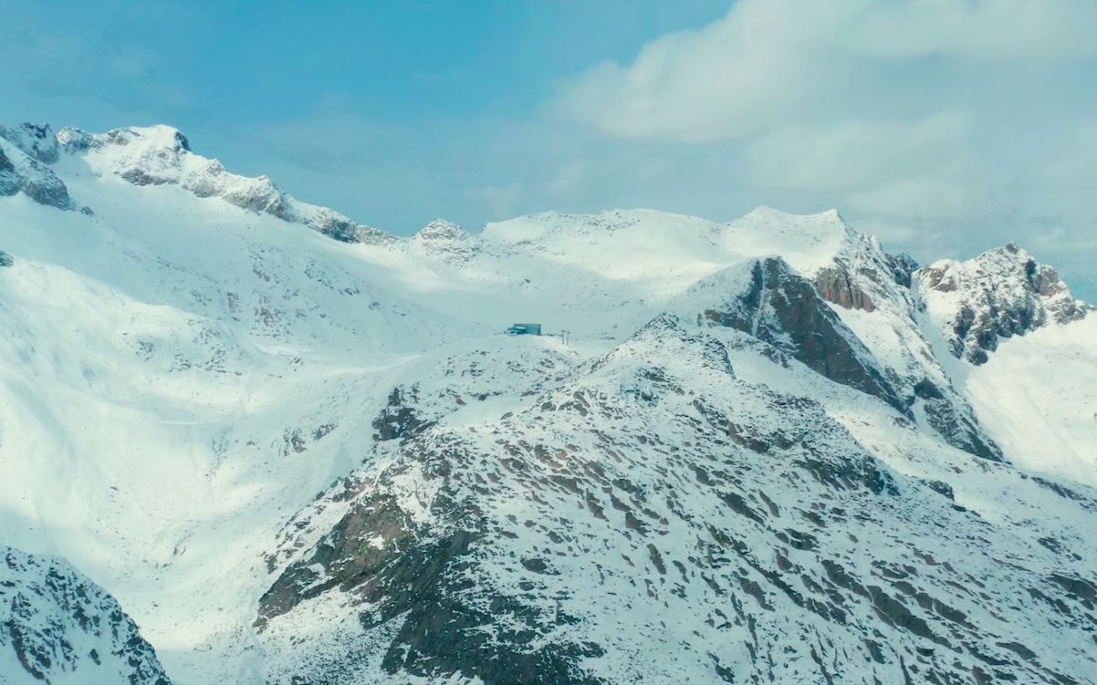 航拍四川达古冰山