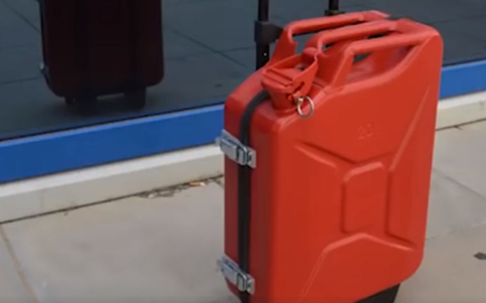 Amazing jerrycan transformation! 讲真我真的很佩服动手能力强 超会改装的手工达人 转载自 Facebook GeniusClub