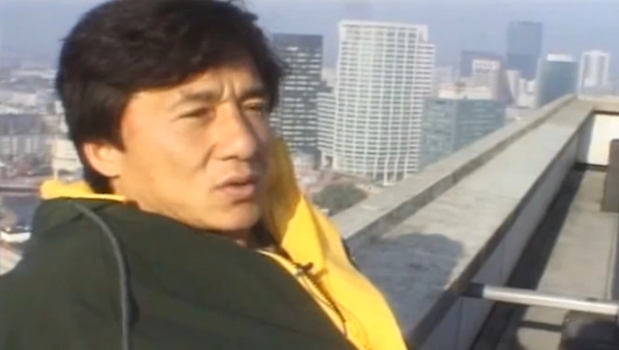 1997年成龙拍摄电影我是谁里的幕后花絮，真的没用威亚