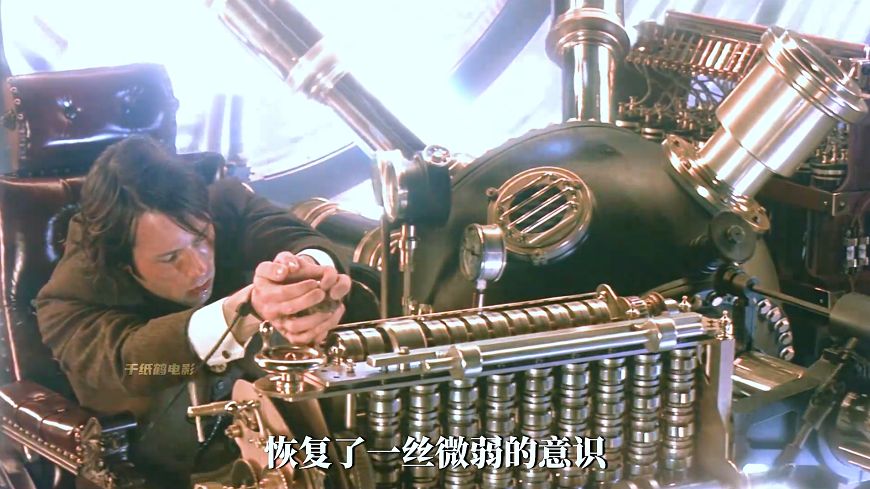 “从他造出时间机器那一刻起，就注定了他无法改变，听懂掌声，我第一次看这个的时候我以为我疯了！”科幻神作—《时间机器》这部电影真的很震撼。