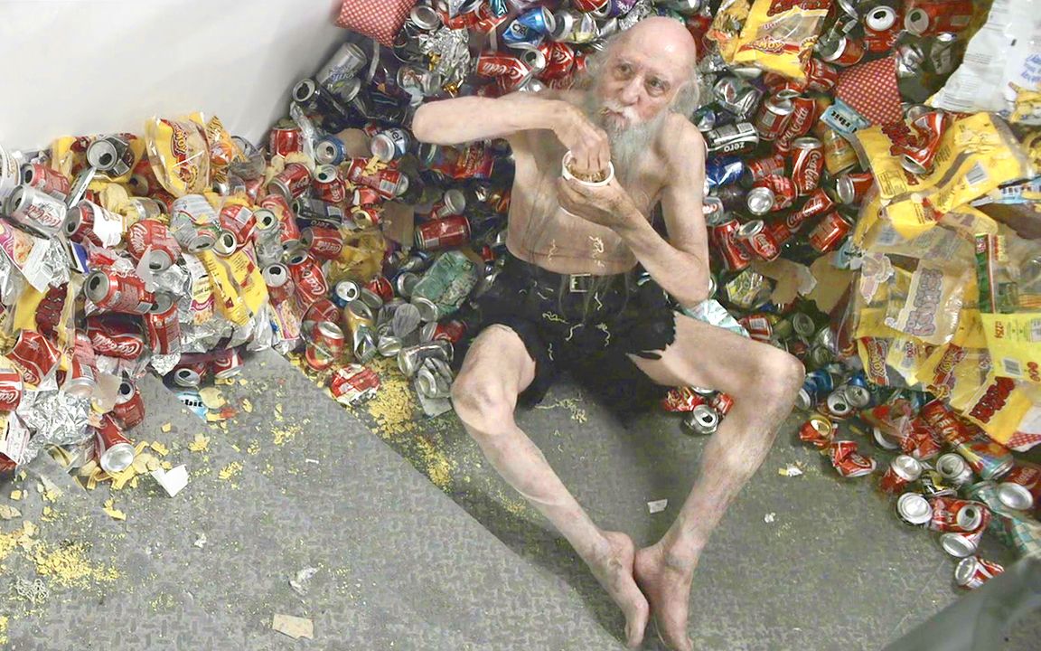 警察被困楼梯间35年，每天只能吃泡面，到老才知道怎么回事！速看科幻电影《意外空间》