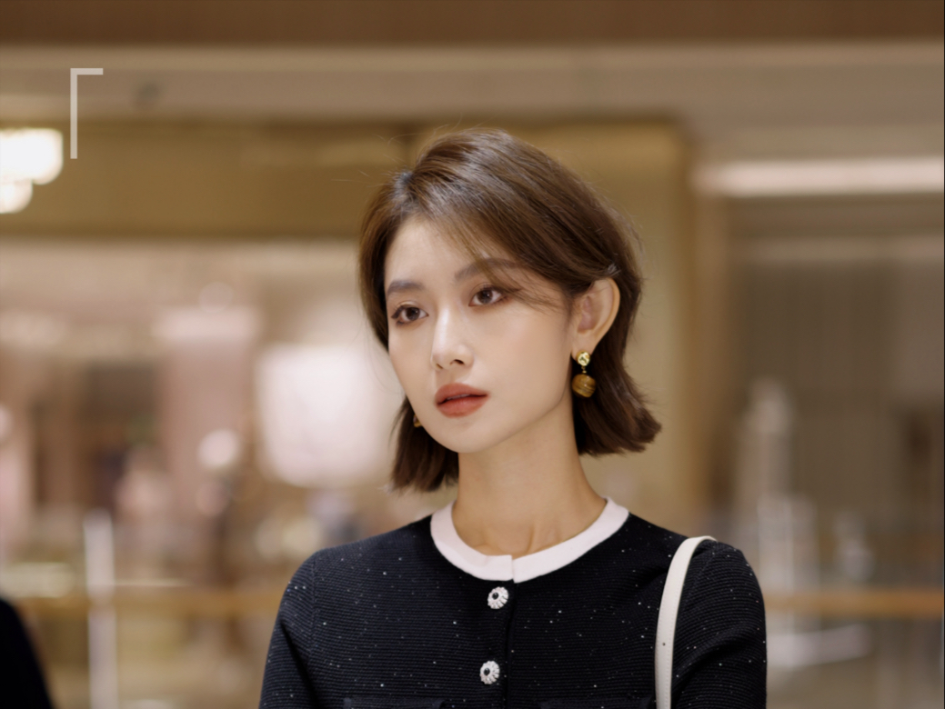 女人只有学会爱自己，全世界才会来爱你。