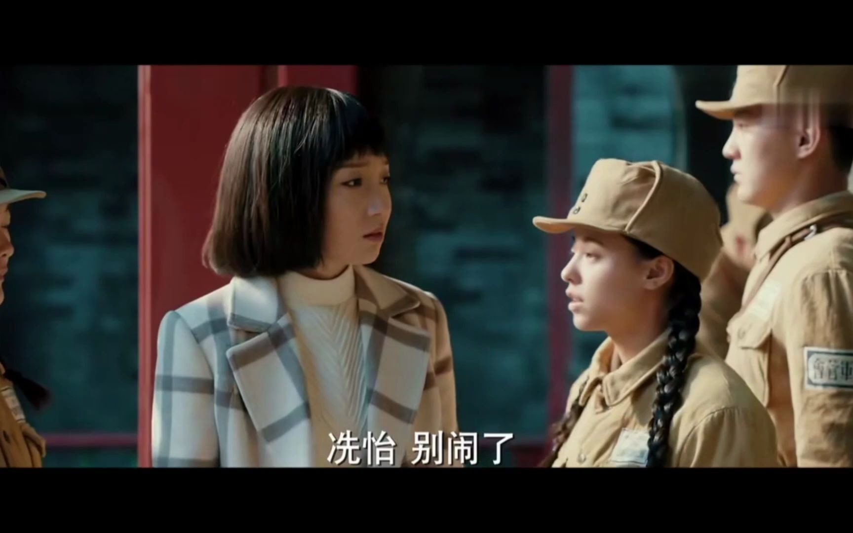 又是你！递手铐那个兵！