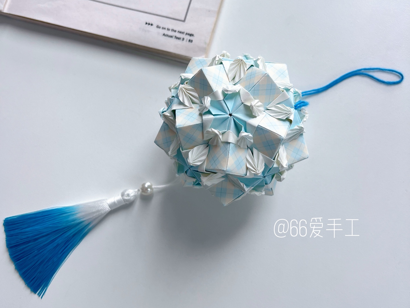 凭咱俩的关系 亲手给我做这个花球不过分吧？