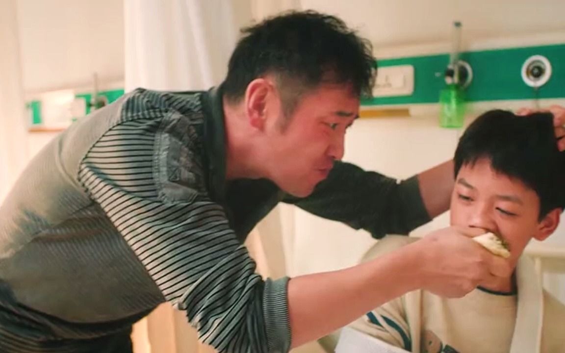 家暴的家庭到底有多可怕？儿子失手杀了自己亲爹，算是正当防卫吗？