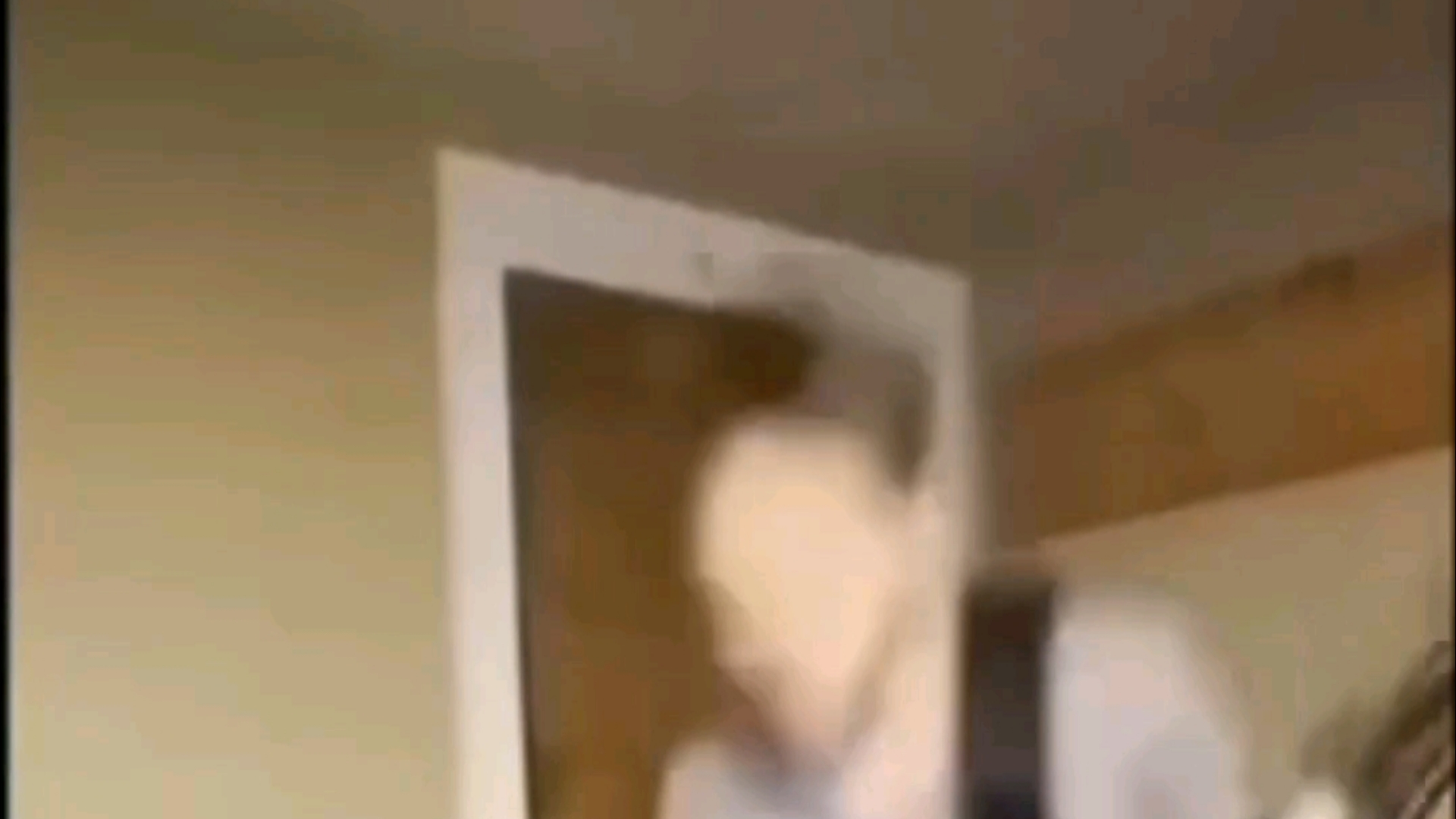 当披头士粉丝的右耳机坏了