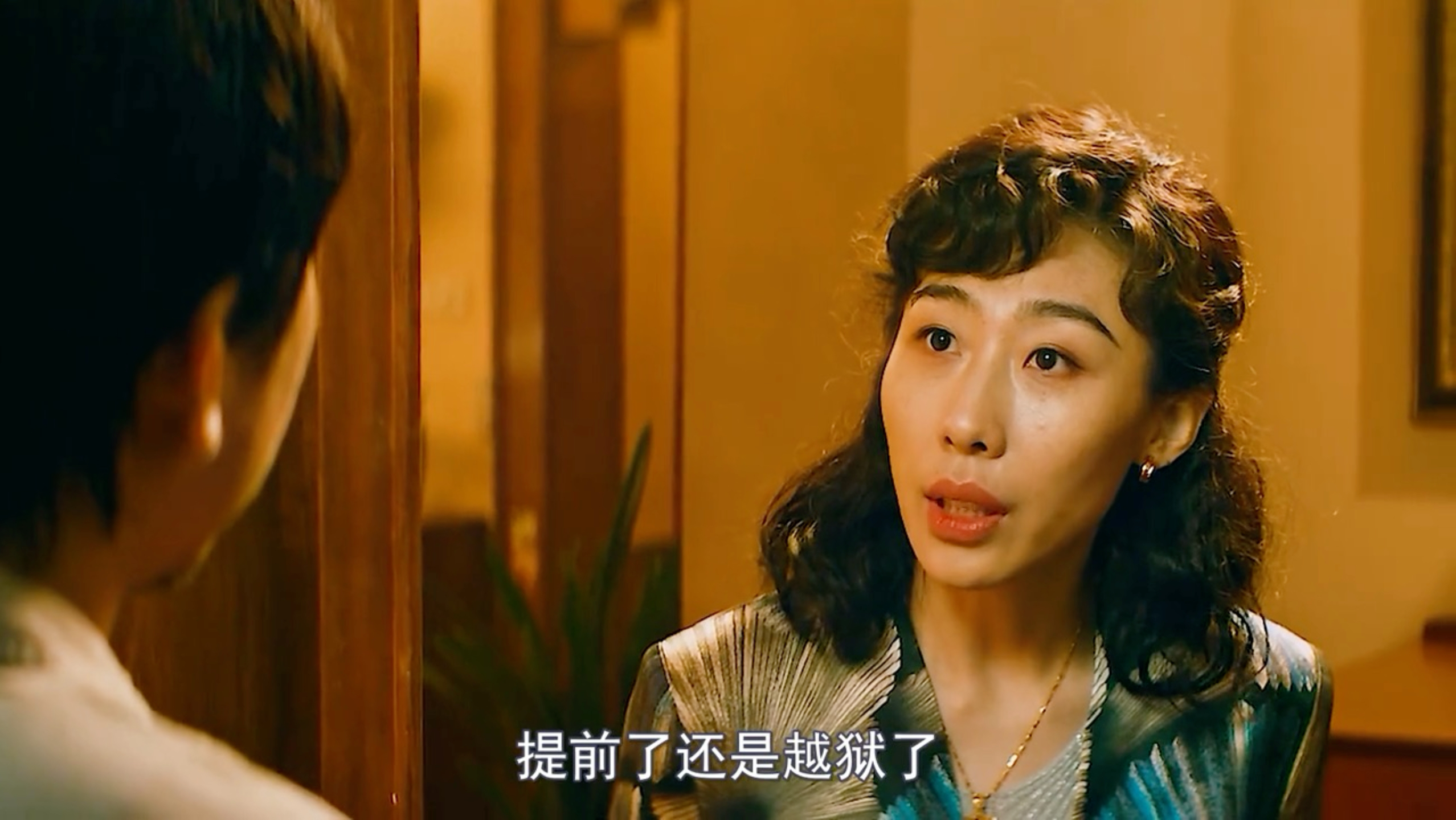 “你是提前了还是越狱了？”“我是昨晚跑出来的，现在正全城通缉呢！”《银河补习班》