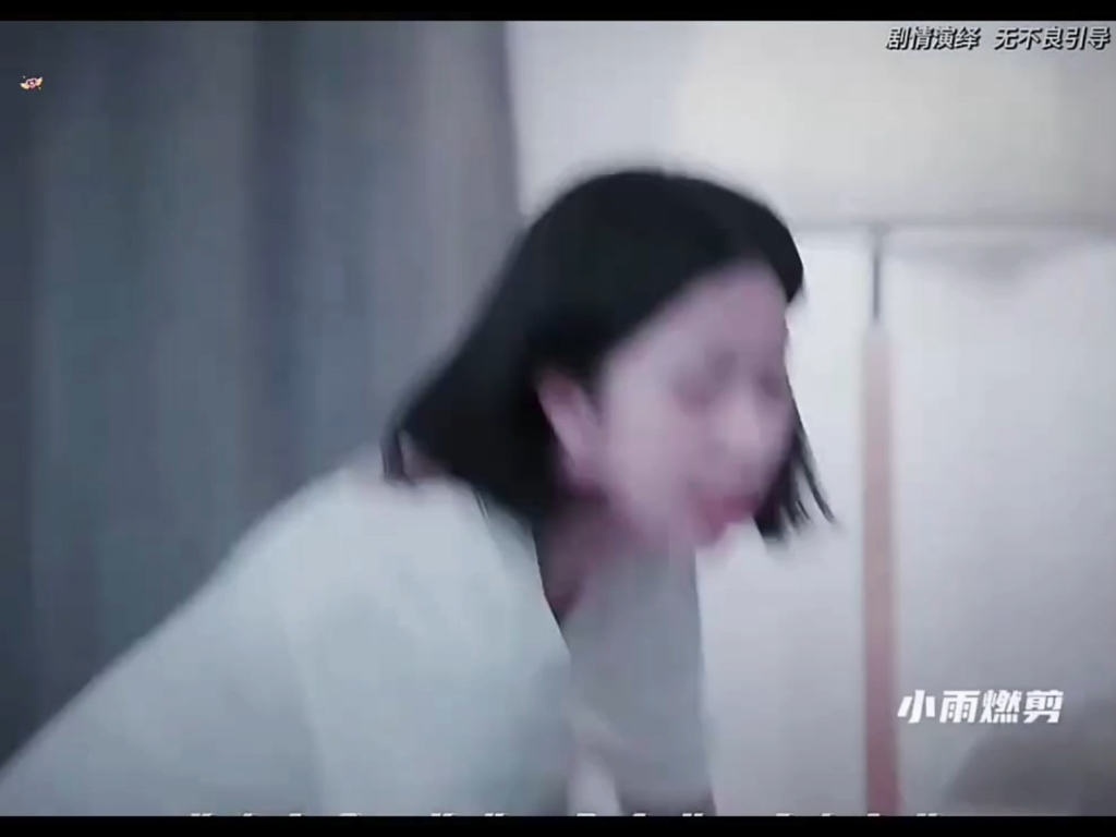 笑不活了 姐妹俩把一个猛男折腾的不成样子