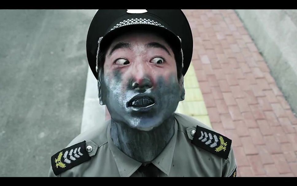小伙被注射毒液，变异成了怪物，单挑各路超级英雄
