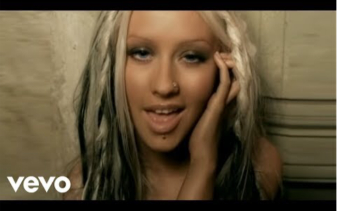 Christina Aguilera-《Beautiful》获得第46届格莱美奖最佳流行女歌手奖