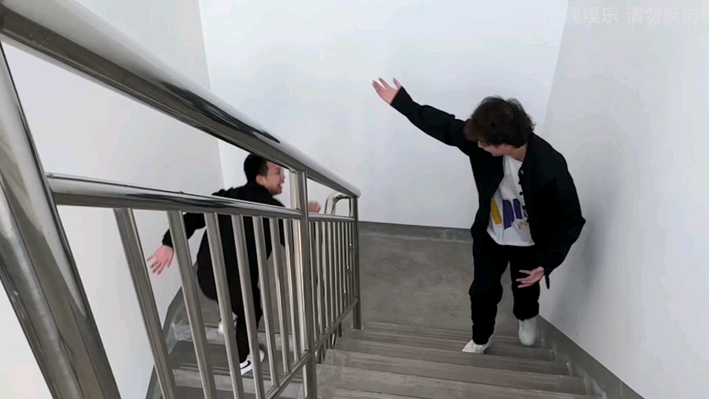 《楼顶逃生记》