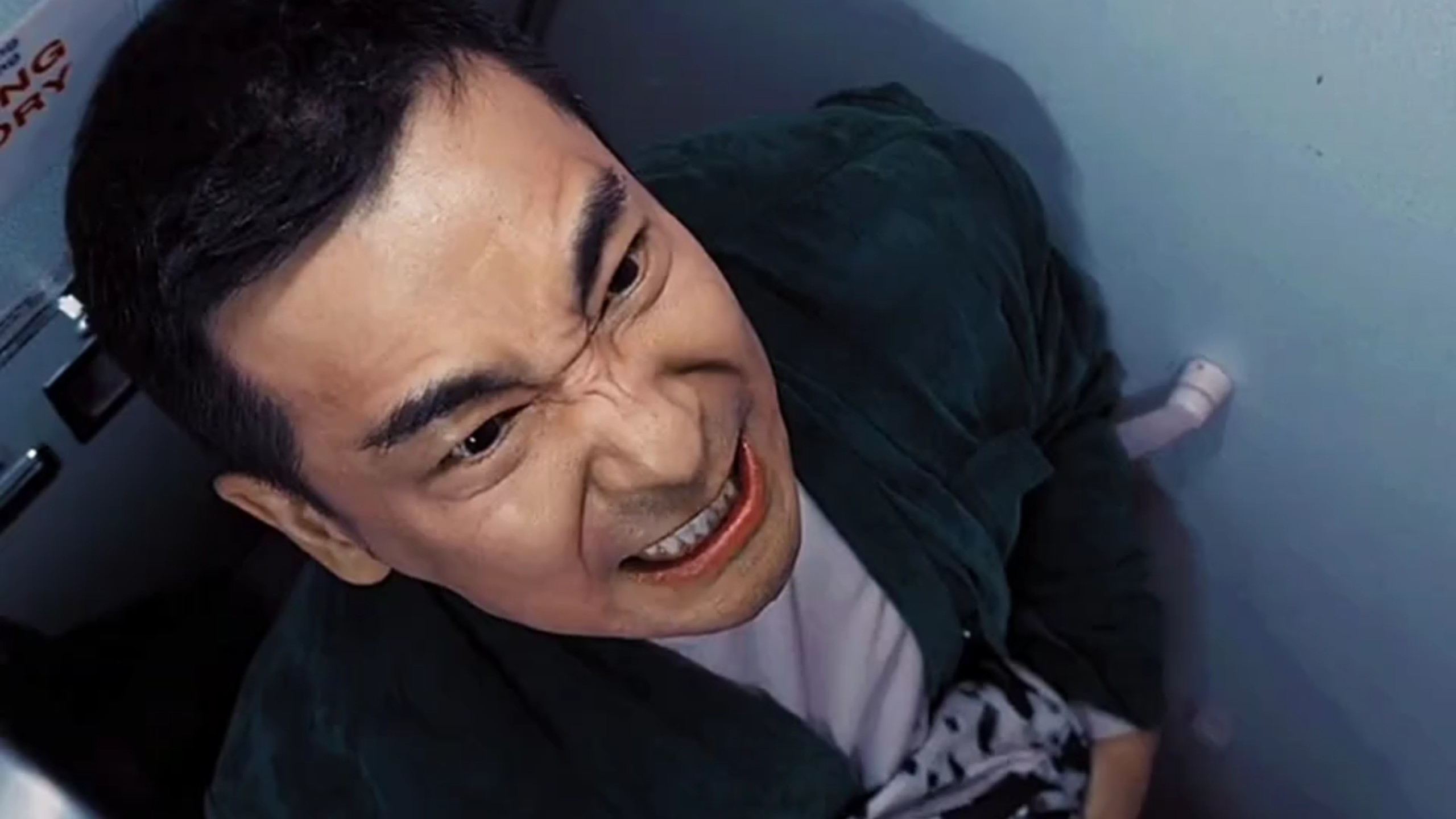 劫机悍匪妄想收买特种兵，谁知竟踢到了钢板上！