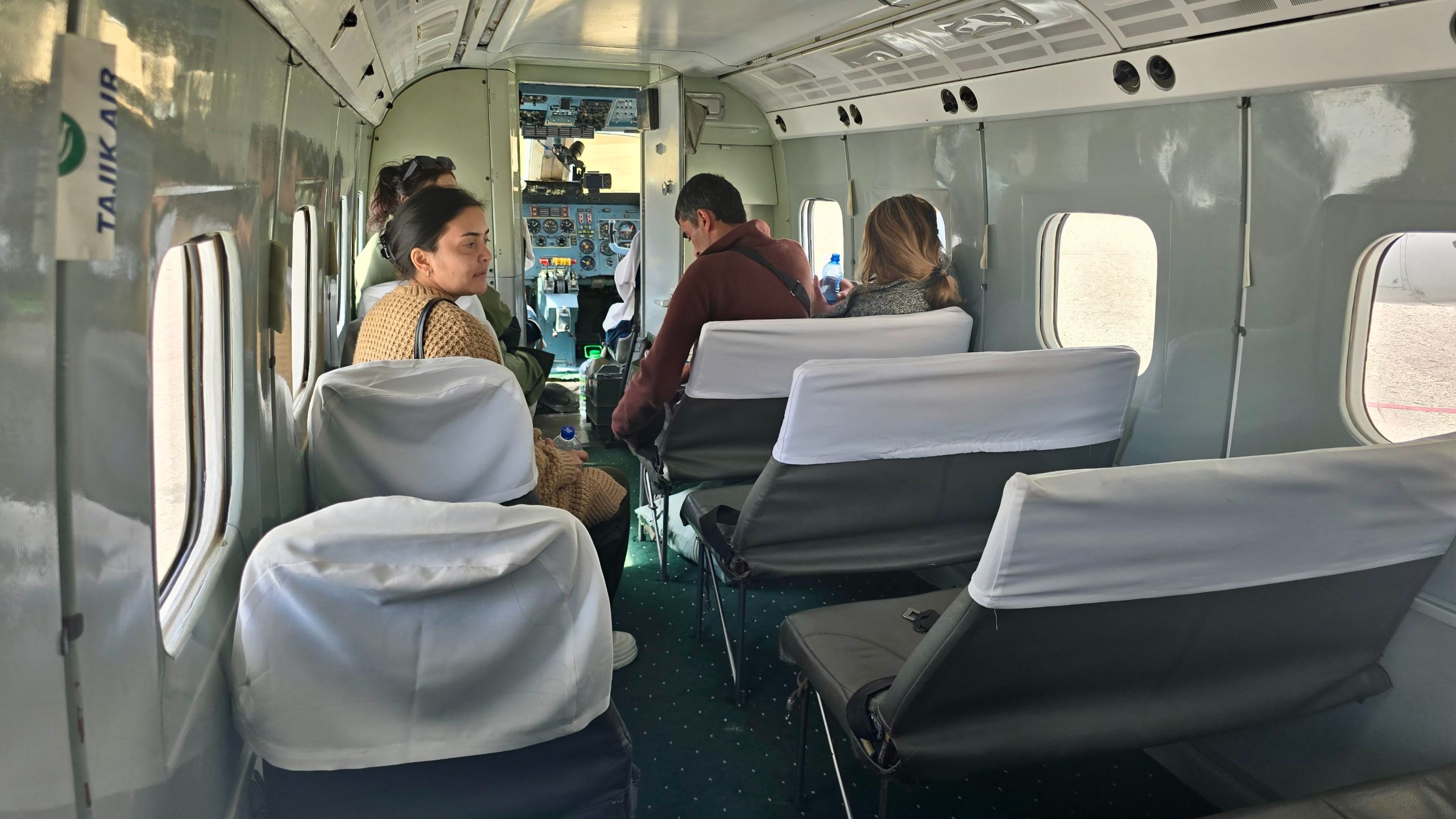 塔吉克航空 An-28 | 沿阿富汗边境飞往霍罗格的危险航班