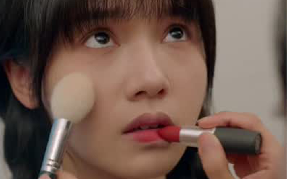 【亲爱的朋友】女孩子间的友情有多美好，一起梳妆打扮一起当公主