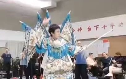 刀马旦出身的史依弘这段枪花幼功深厚