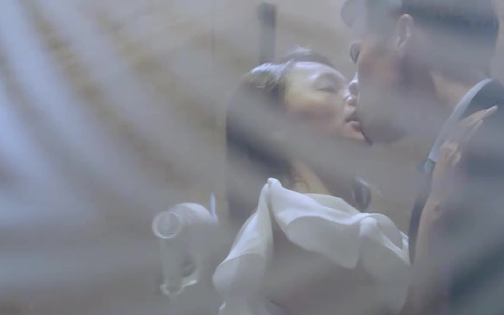 《虚拟情人》：夫妻两个人都有各自的虚拟情人，背叛与欲望如何选择