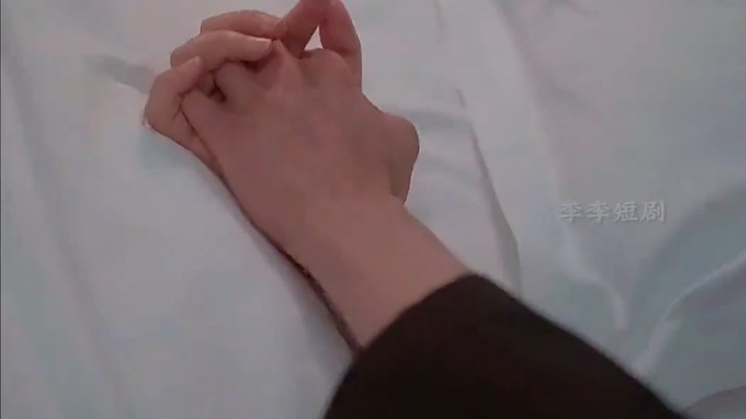 “你怎么伸进去了，别闹，我们继续！”爆款吻戏短剧