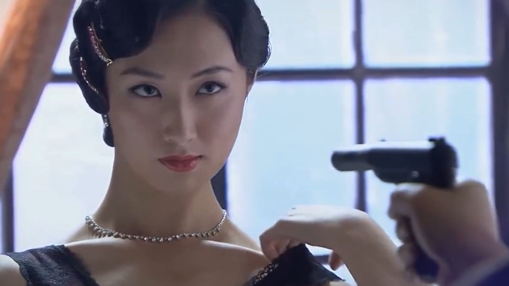 这女特务真能处 有事她是真敢亲啊！