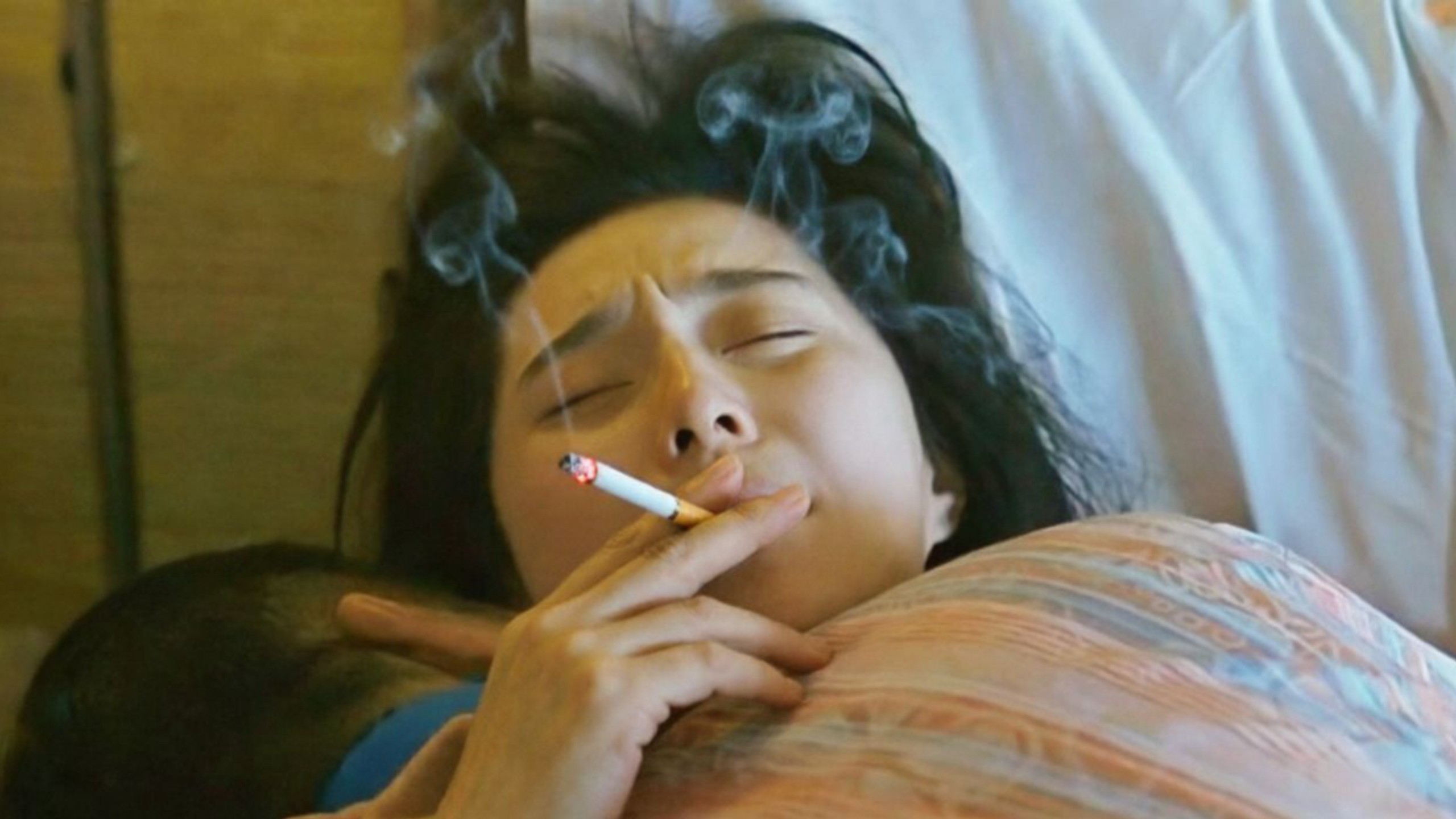 “小时候觉得是色情，现在才明白这是人性与现实，没有快进的看完了”他们五个人一起把日子过好比什么都强