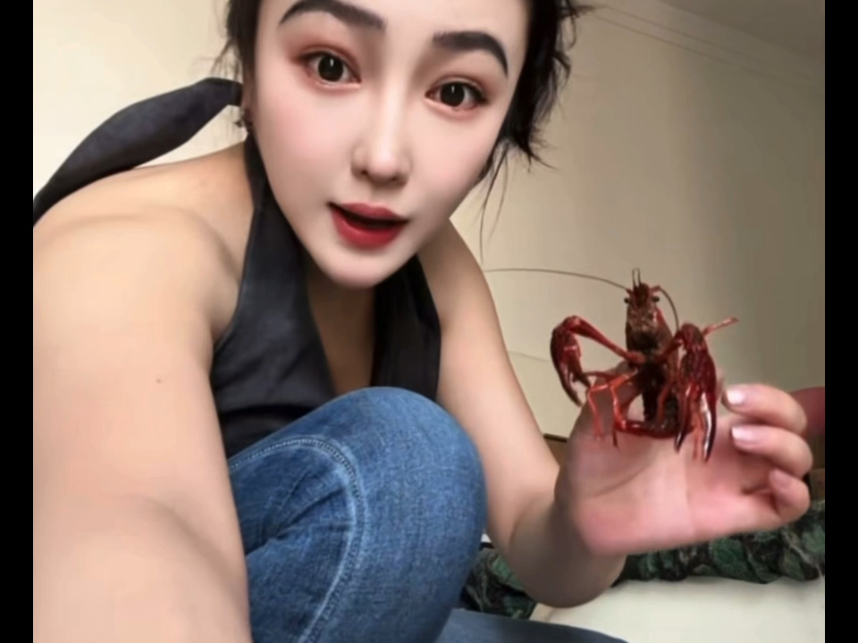 高跟鞋配小龙虾！