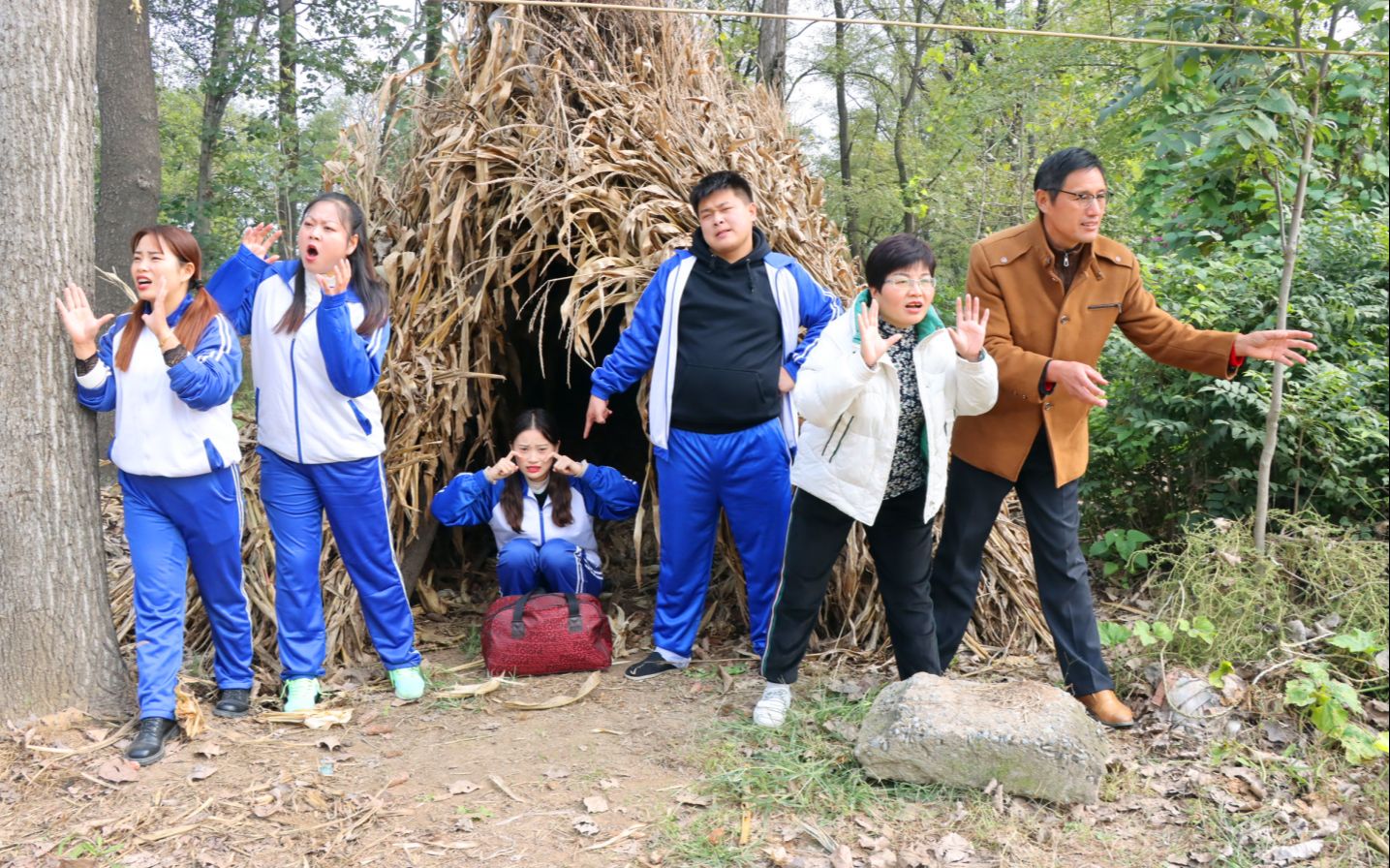 小燕子离家出走，刘星找到小燕子却说爸爸妈妈不要她了，真过分！