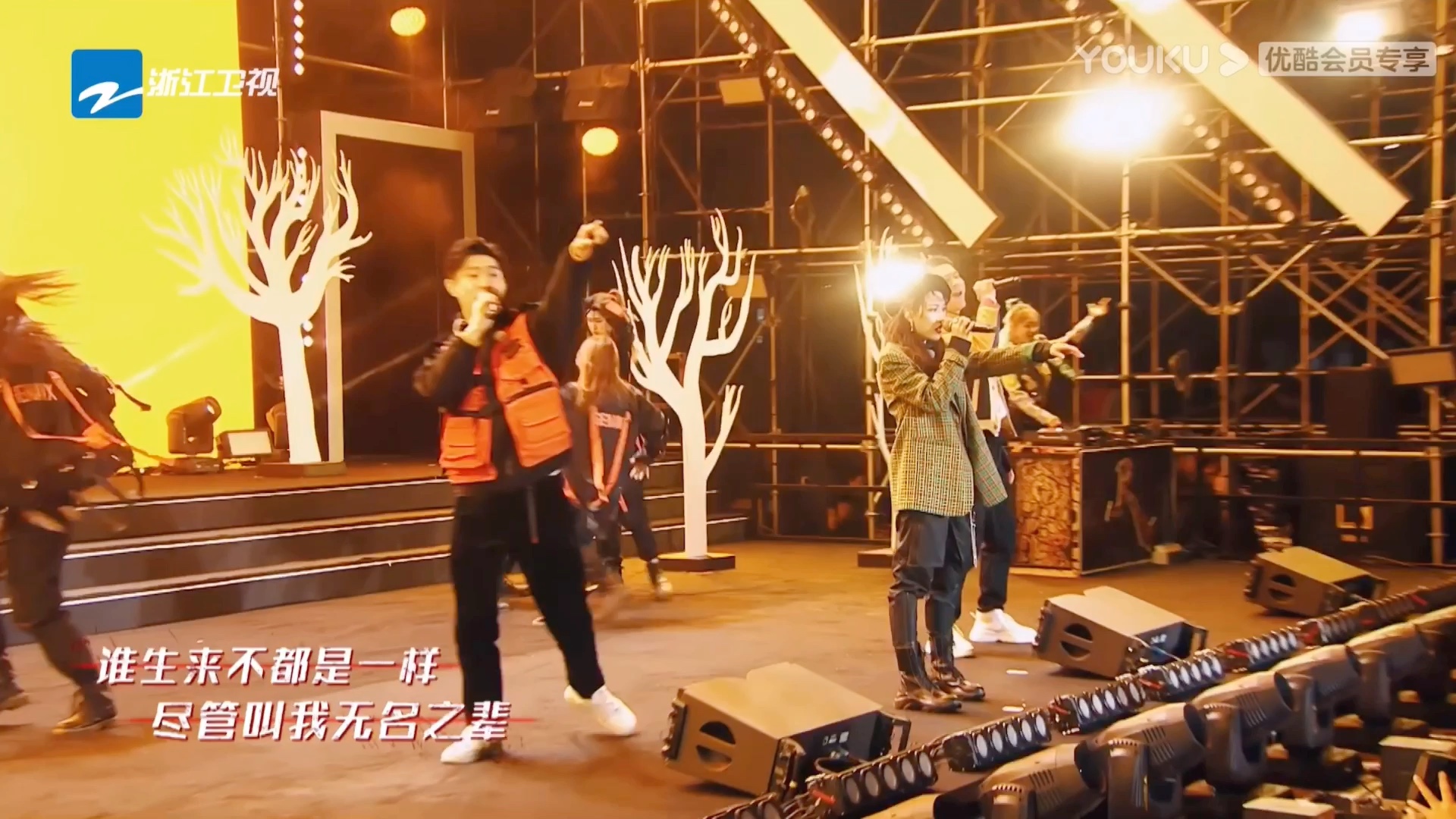 【奔跑吧·黄河篇】马伯骞李晨王霏霏演唱全新《无名之辈》致敬植树工人