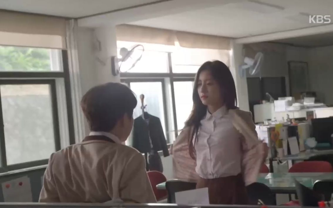 学姐这是教室啊 学姐：我不叫就行了