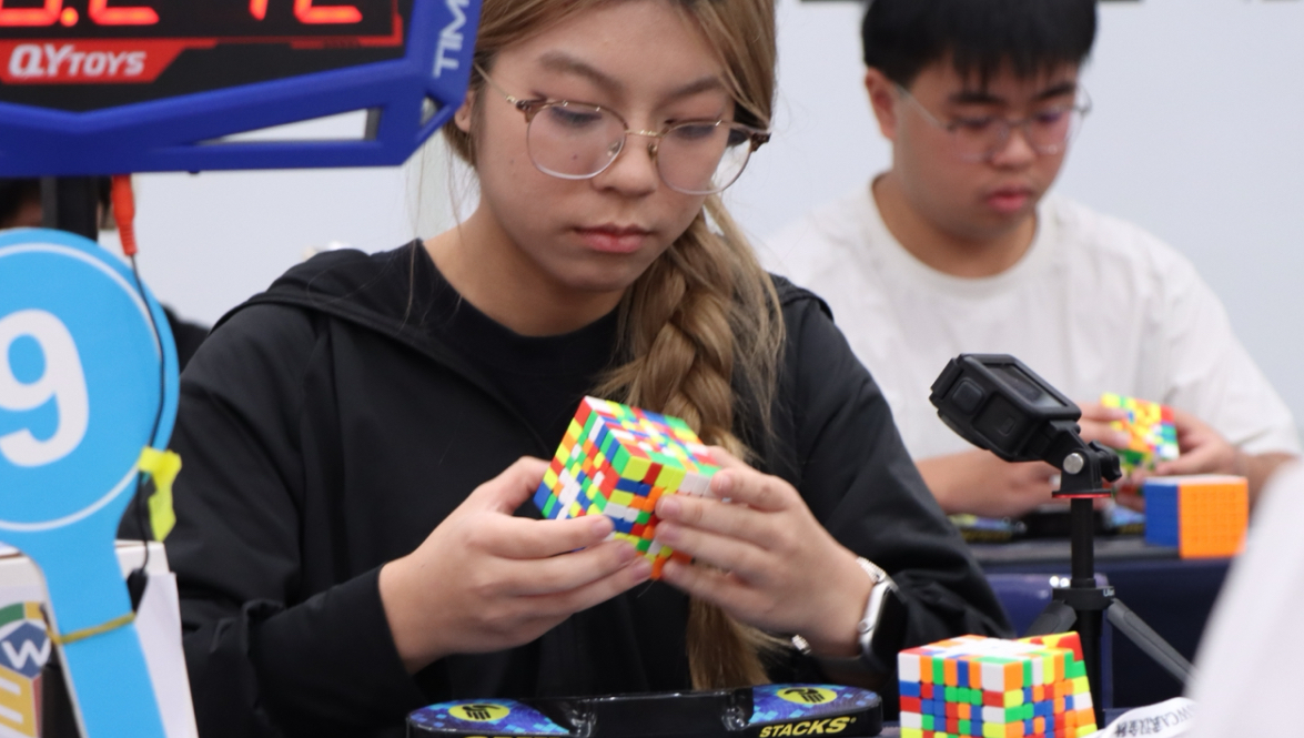 武汉金秋赛 | 七阶平均2:23.26 女子中国纪录（217 232 221使用傲赋v5三轨魔衣版）