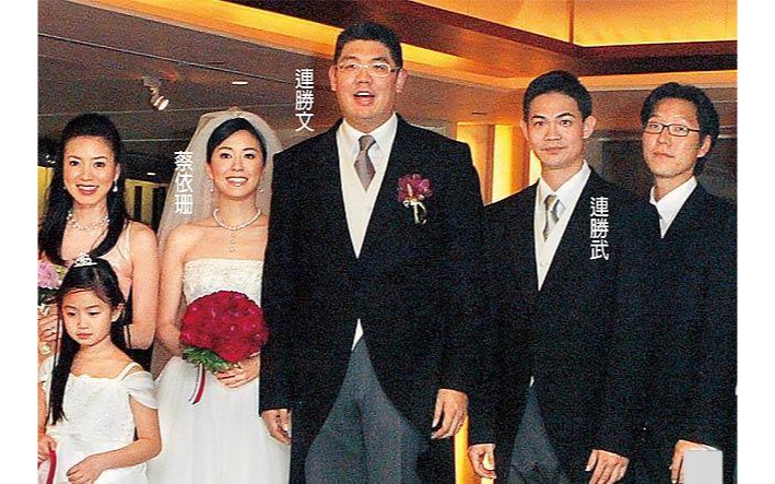 蔡依珊连胜文 政治世家与名门望族结合 订婚礼上叫错老婆名字？育有两个孩子，互相扶持至今。